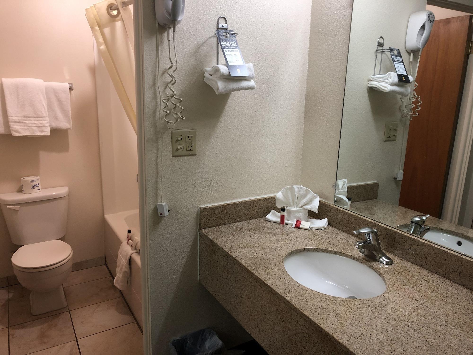 Super 8 By Wyndham Ontario Motel Dış mekan fotoğraf