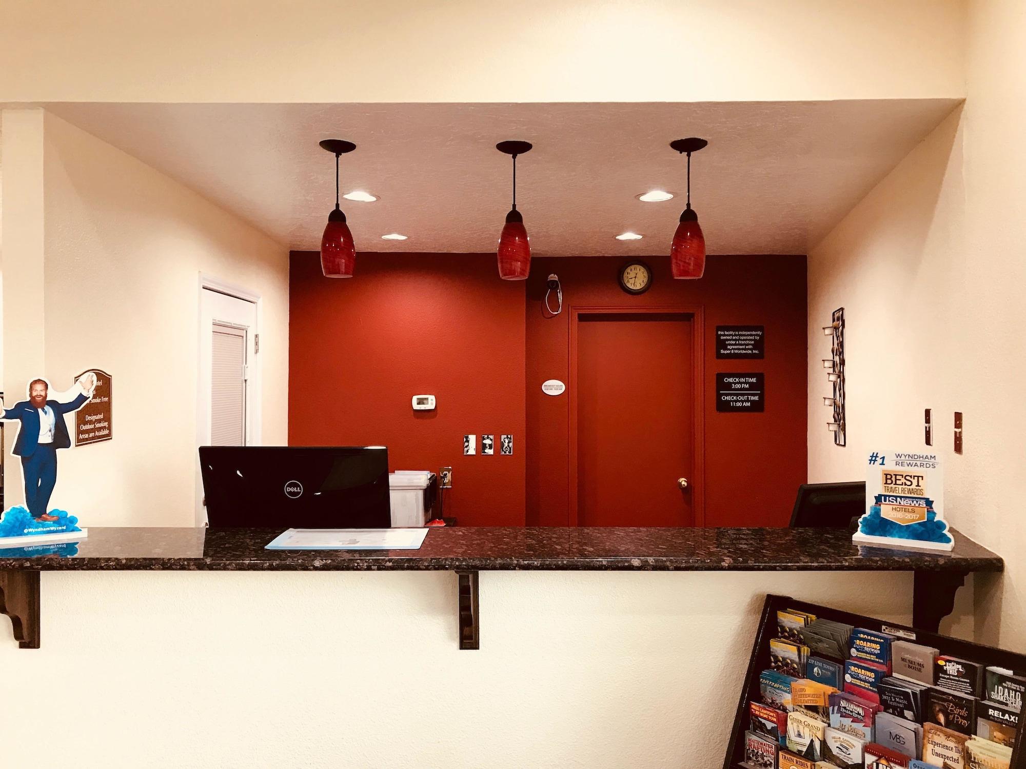 Super 8 By Wyndham Ontario Motel Dış mekan fotoğraf