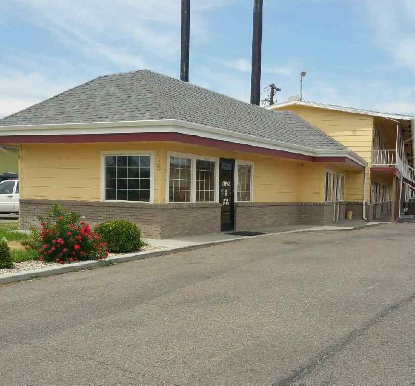 Super 8 By Wyndham Ontario Motel Dış mekan fotoğraf