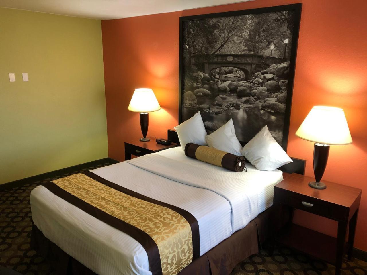 Super 8 By Wyndham Ontario Motel Dış mekan fotoğraf